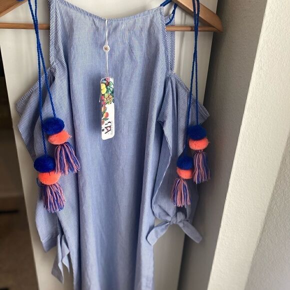 NWT - America & Beyond Cold Shoulder Strip… - Picture 2 of 12